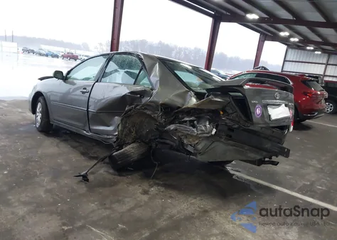 2005 Toyota Camry Le z USA, uszkodzony, nr VIN 4T1BE32K05U622572